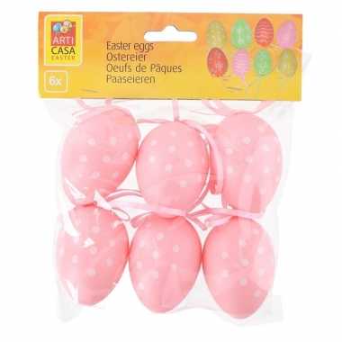 24x stuks pasen/paas hangdecoratie paaseieren roze 6 cm.