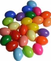 25x stuks plastic eitjes gekleurd 6 cm decoratie versiering